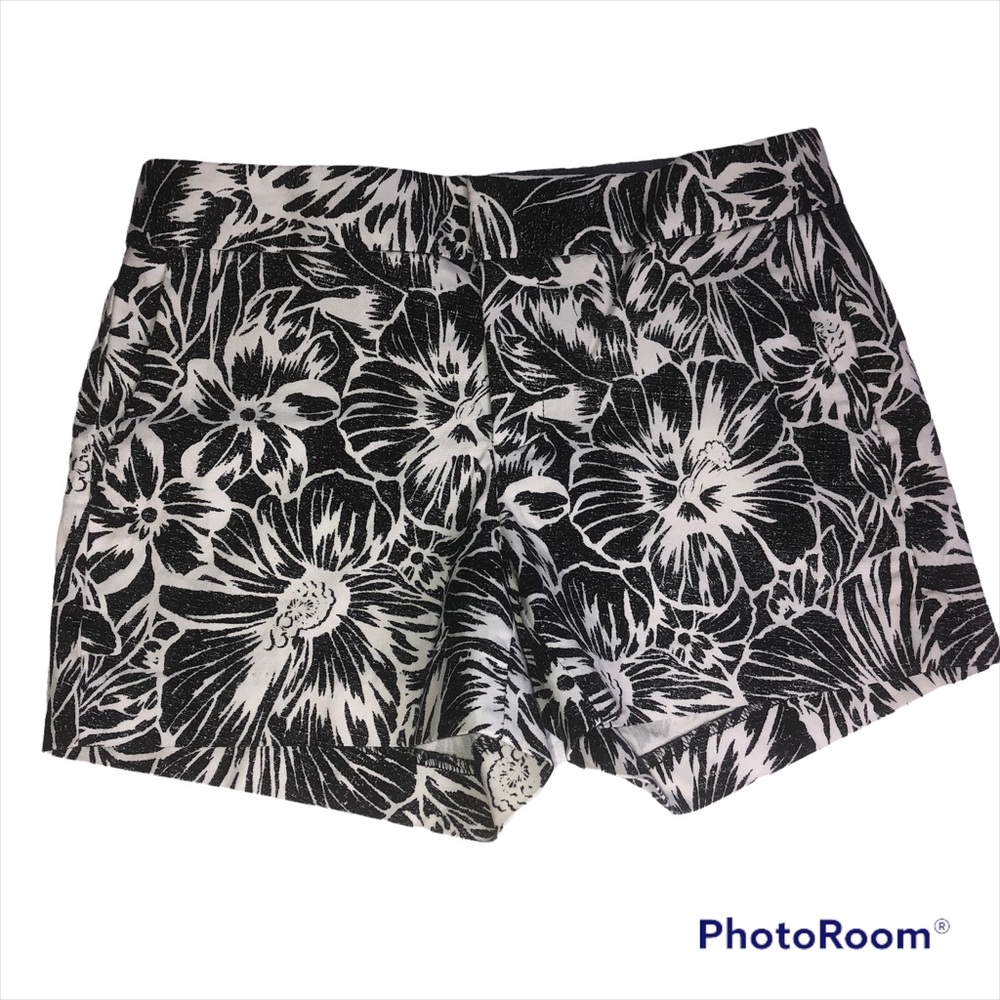 BANANA REPUBLIC Tropical Hibiscus print Flat front shorts Black White EUC Sz 0